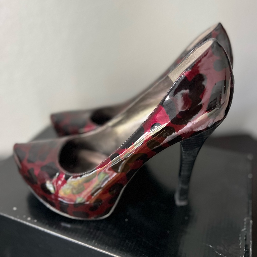 VINTAGE CARLOS SANTANA CHEETAH PRINT HEELS SIZE 8